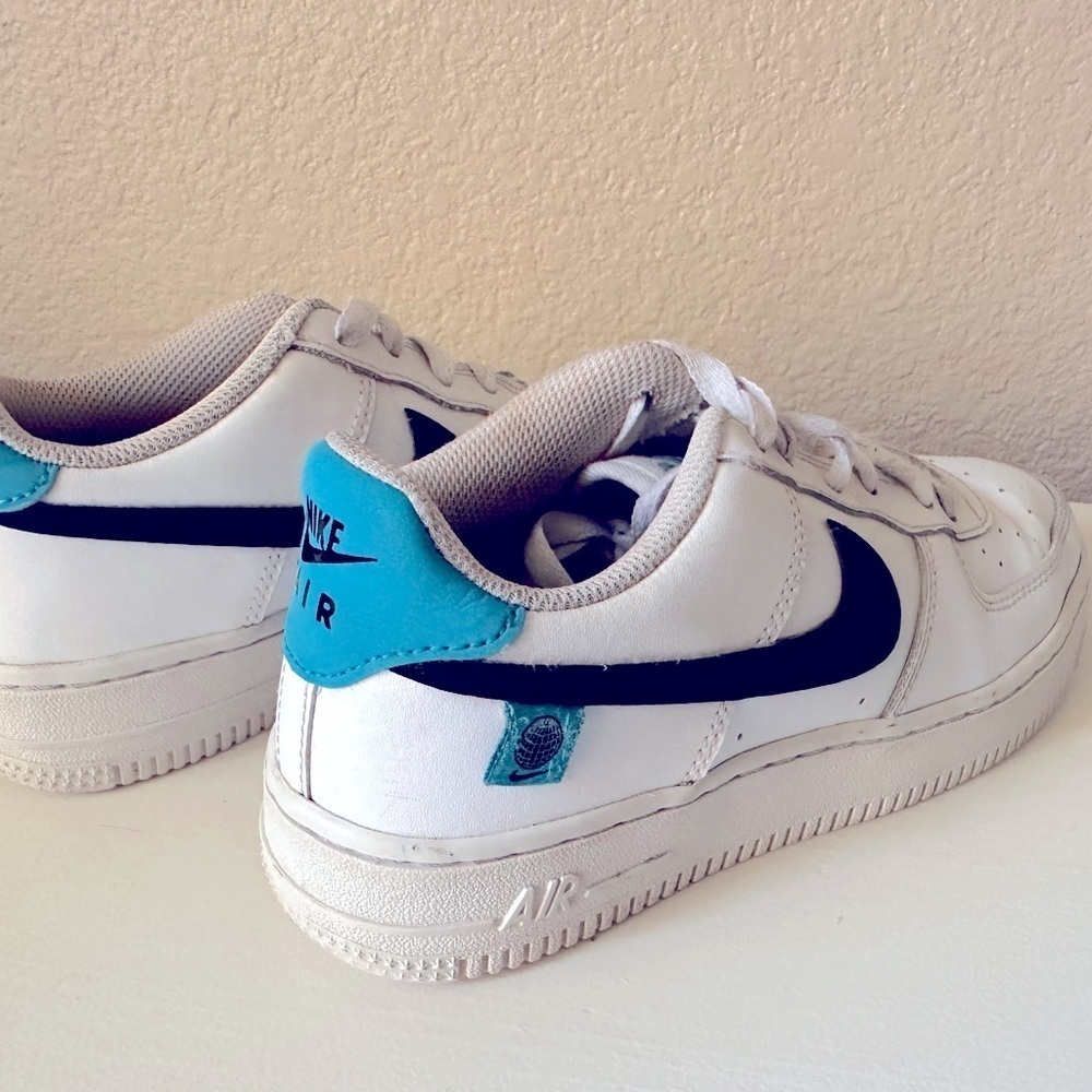 Youth 4 Nike Air Shoes - Picture 4 of 6